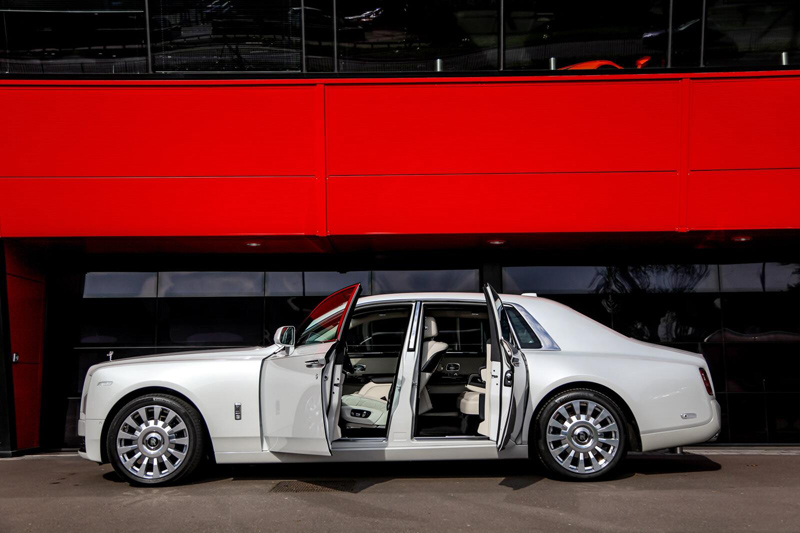 Rolls Royce Phantom VIII White, Platinum Executive Travel, Available for Hire UK, Hire Car