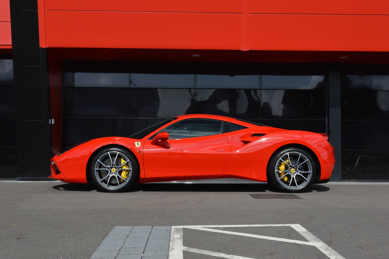 Platinum Executive Travel, Red Ferrari 488 Coupe Hire, Side