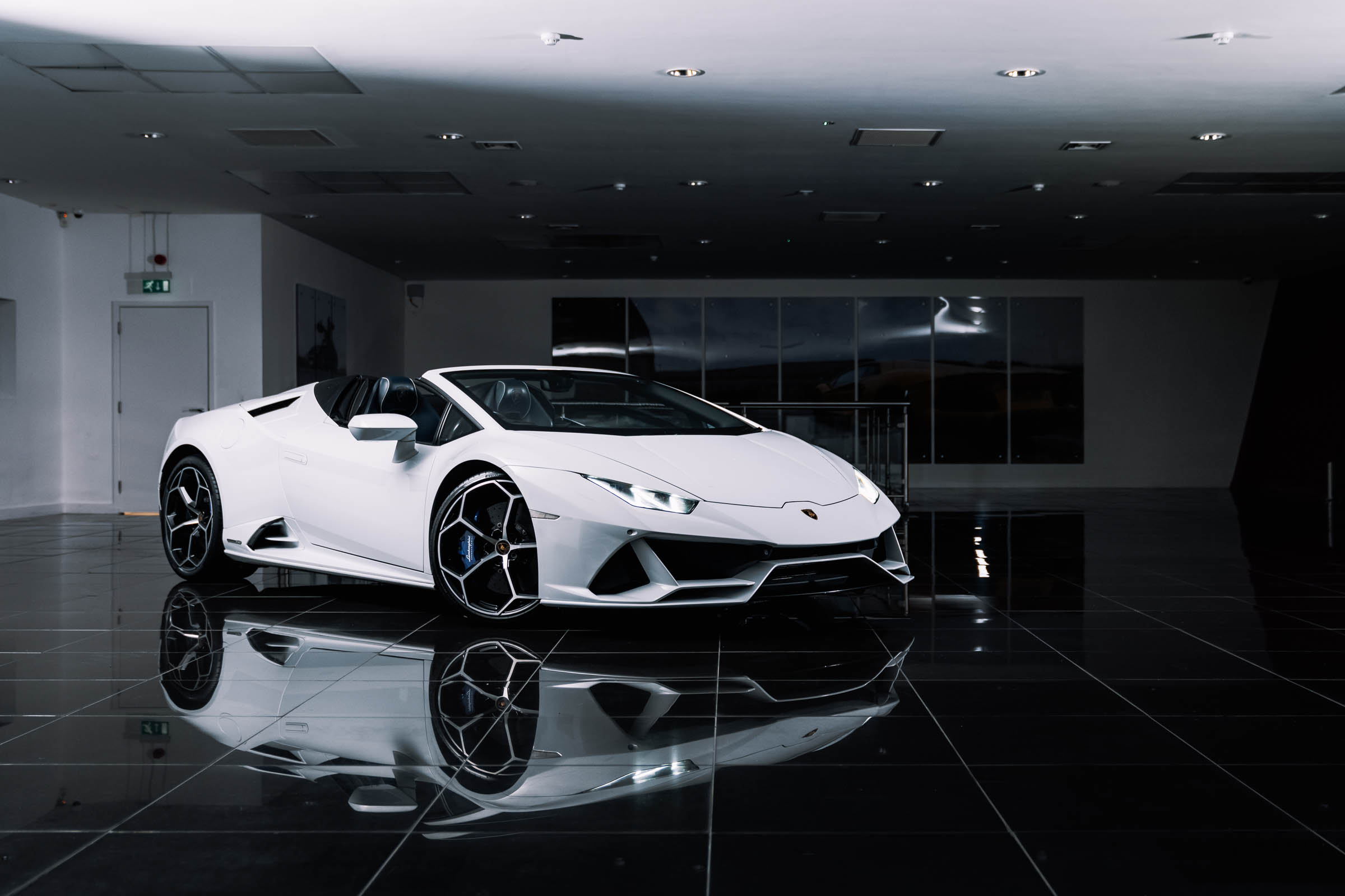 Lamborghini Huracan Evo Spyder White Front 1