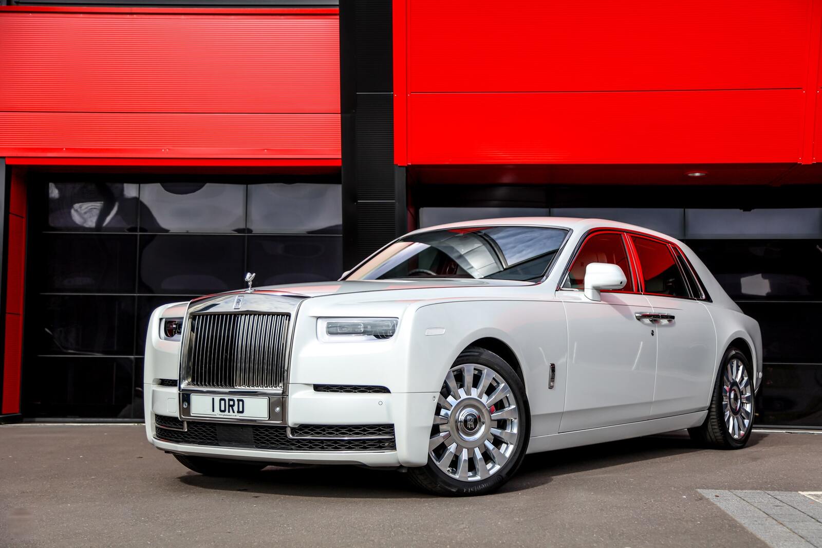 Rolls Royce Phantom VIII Hire | White - Platinum Executive Travel