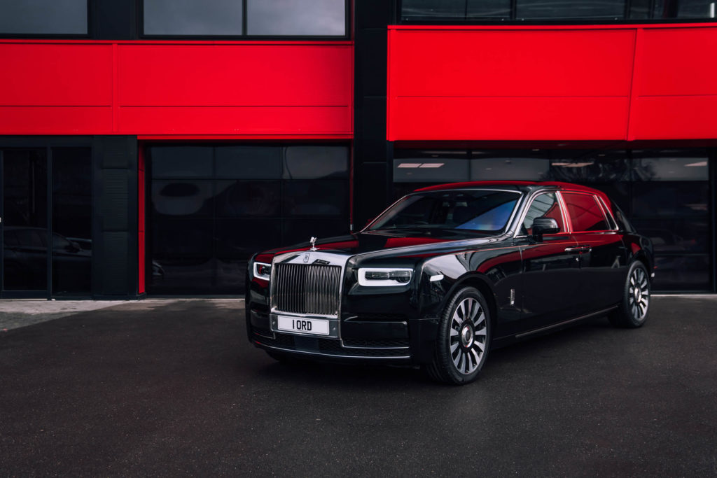 Rolls Royce Phantom VIII Black Front 1