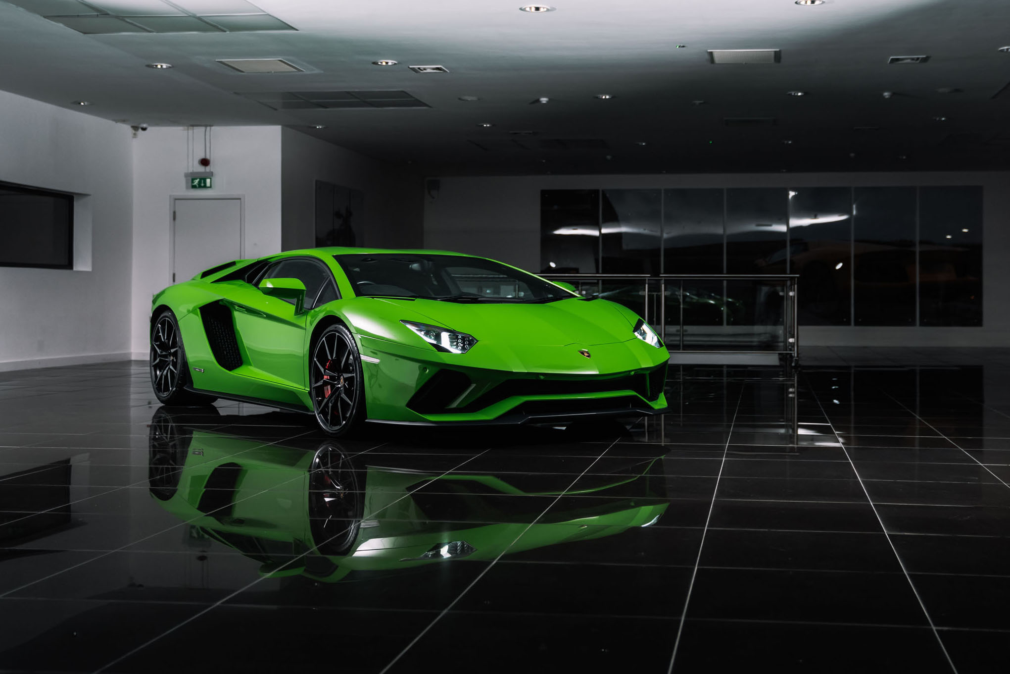 Lamborghini Aventador S Coupe Hire | Green - Platinum Executive Travel